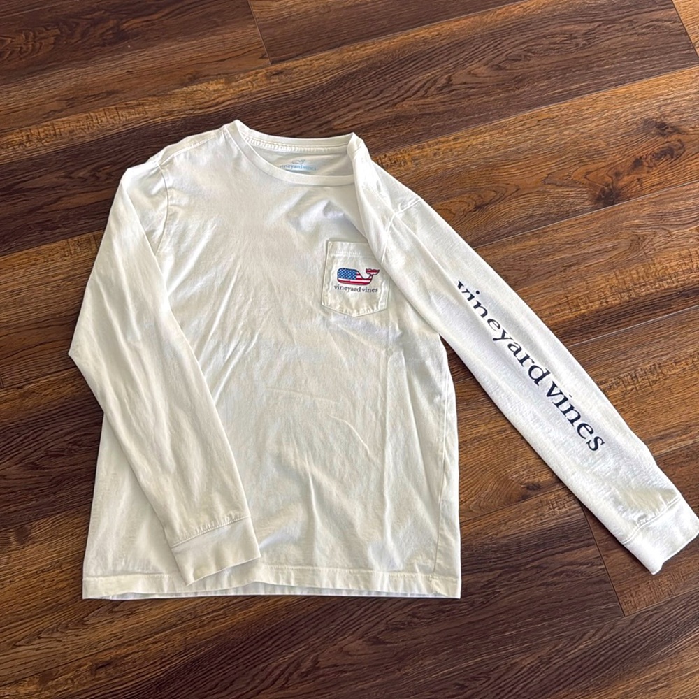 Vineyard vines white long sleeved tshirt size 8-10. Red white and blue whale